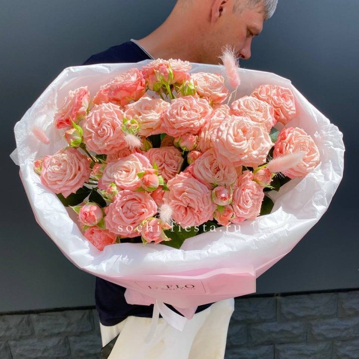 Пионовидные розы Мадам Бомбастик в Рязани