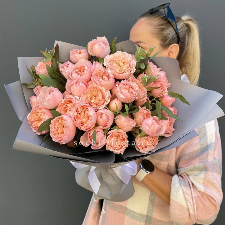 Букет с пионовидными розами "Пивайн" в Рязани