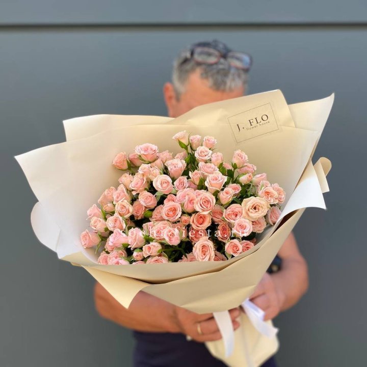 Кустовые розы леди в Рязани