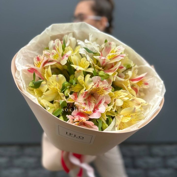 Альстромерии в нежном оформлении в Рязани