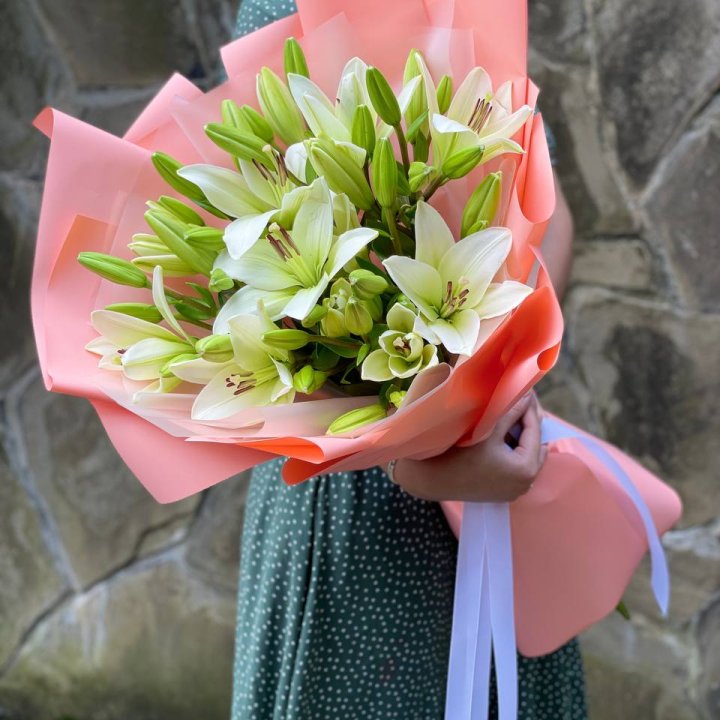 Букет из 7 белых лилий в Рязани