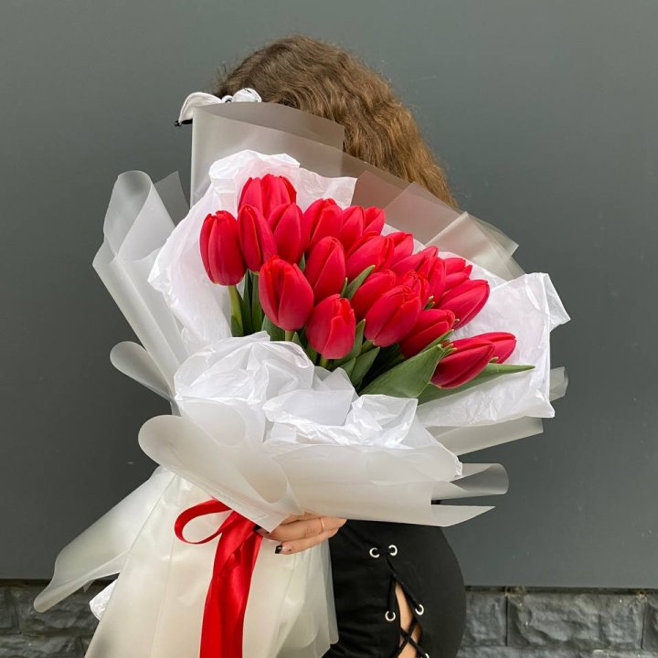  25 красных воздушных тюльпанов в Рязани