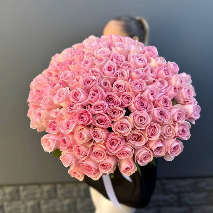 Охапка из 101 розовой розы в Рязани