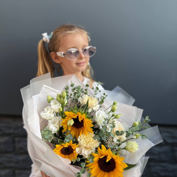  Букет  из стойких цветов с подсолнухами в Рязани