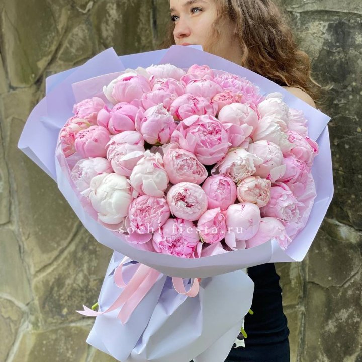 39 нежных пионов в Рязани