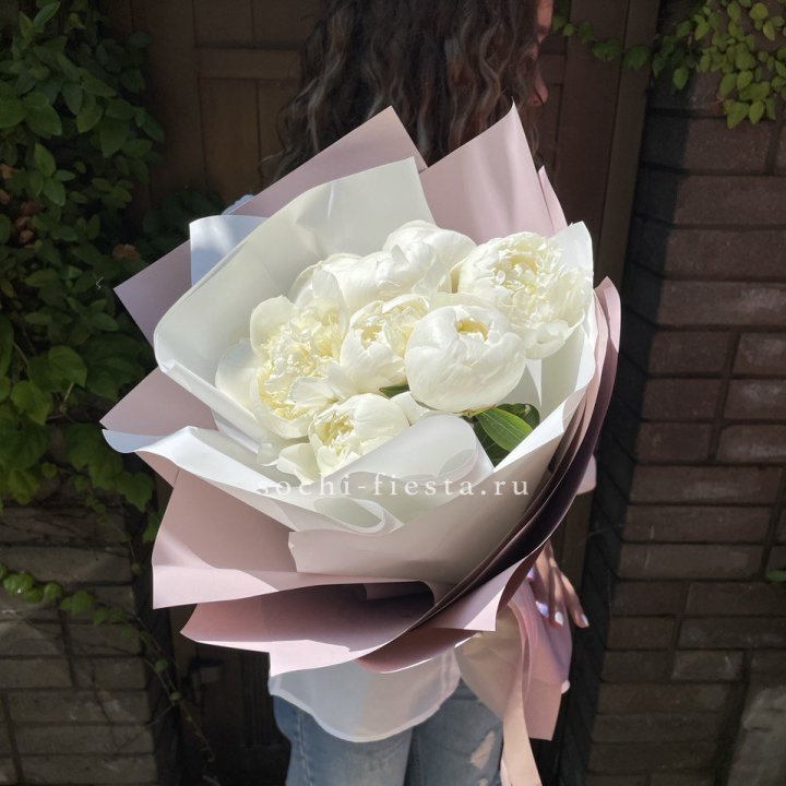 9 белоснежных пионов в Рязани