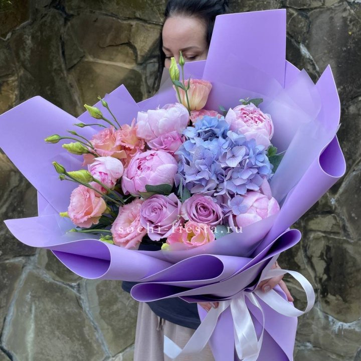 Букет с пионами "Блю логан" в Рязани