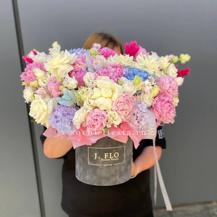 Цилиндр с пионами "Аса" в Рязани