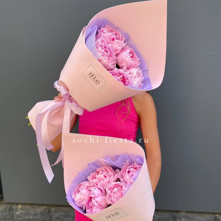 Букет из 5 пионов в Рязани