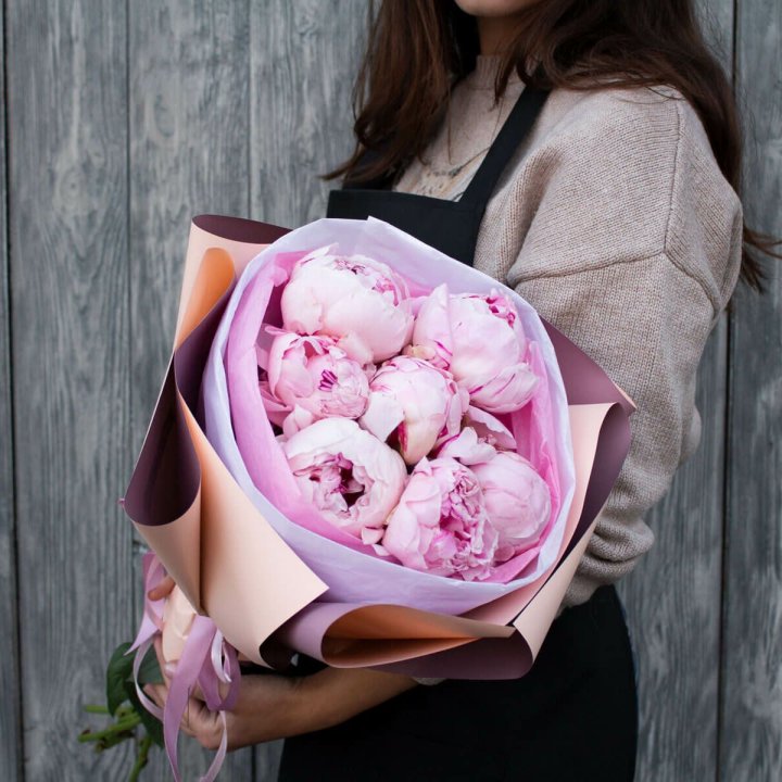 7 зефирных пионов в оформлении в Рязани