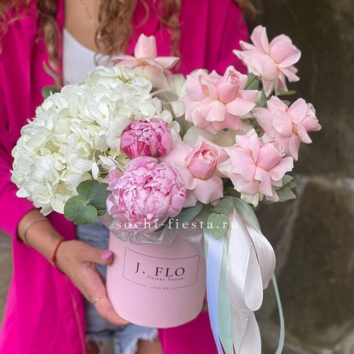 Цилиндр с пионами "Алисия" в Рязани