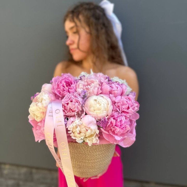 15 пионов в джутовом кашпо в Рязани