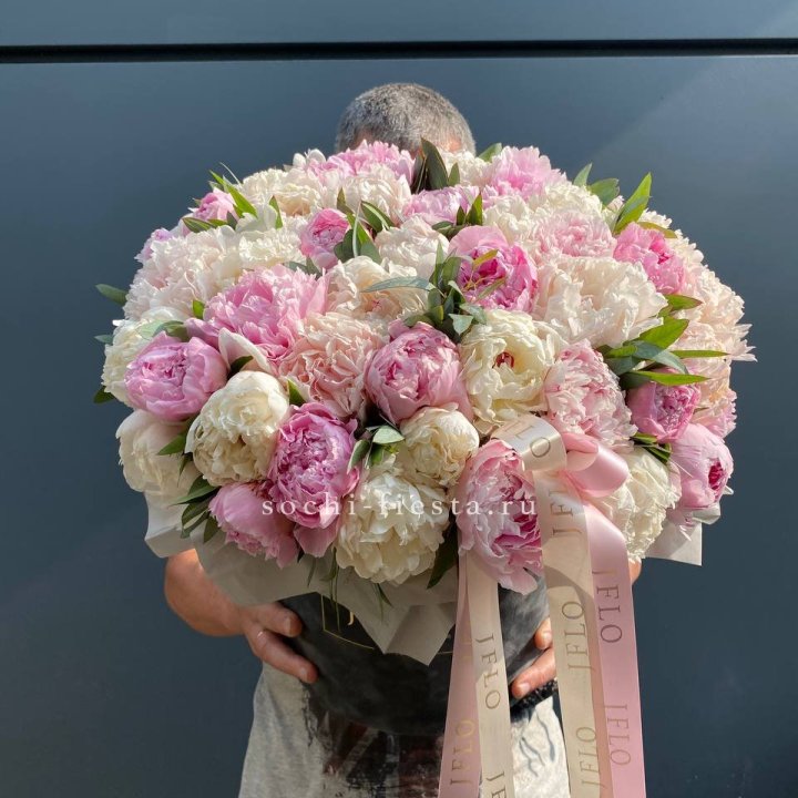 51 пионов в боксе в Рязани