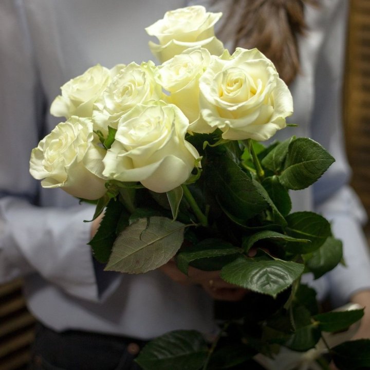 7 белых роз в Рязани