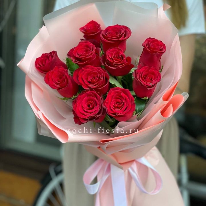 Букет красных роз "Мадам ред" в Рязани
