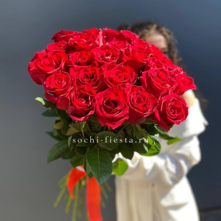 25 высоких красных роз в Рязани