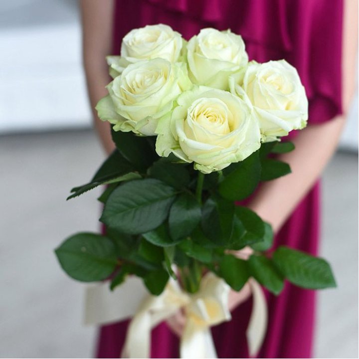 5 белых роз в Рязани