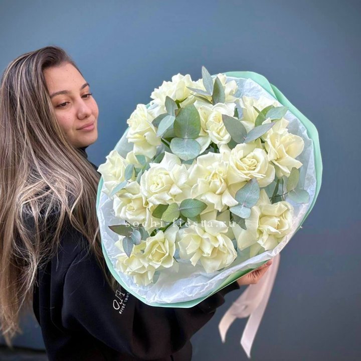 15 Белых французских роз "Ноте бьянка" в Рязани