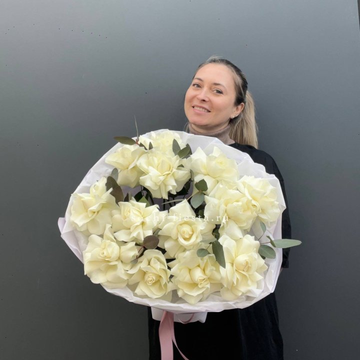 13 Белых французских роз Облако в Рязани