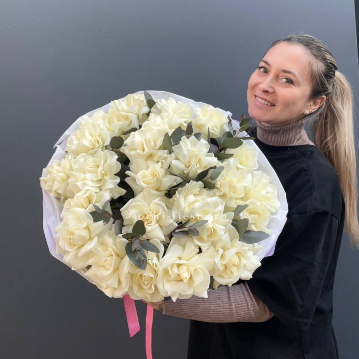 25 Белых французских роз Вайт найс в Рязани