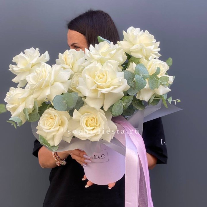 11 Французских белых роз в боксе в Рязани