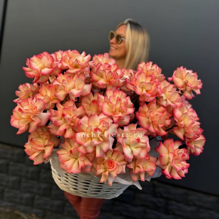 45 французских роз Джумилия в корзине в Рязани