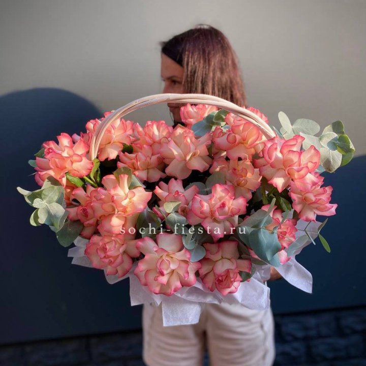 25 Французских роз Джумилия в корзине в Рязани