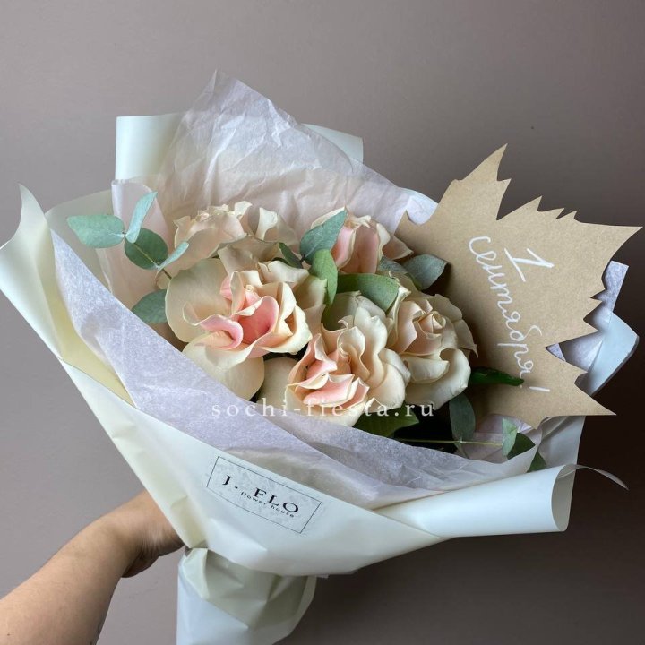 Букет кремовых роз к дню знаний в Рязани