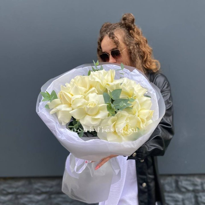 7 Белых французских роз  в Рязани