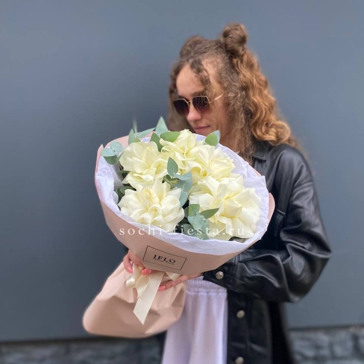 5 Белых французских роз в Рязани