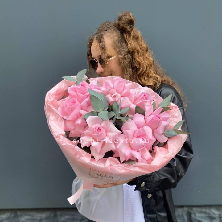 7 розовых роз в Рязани