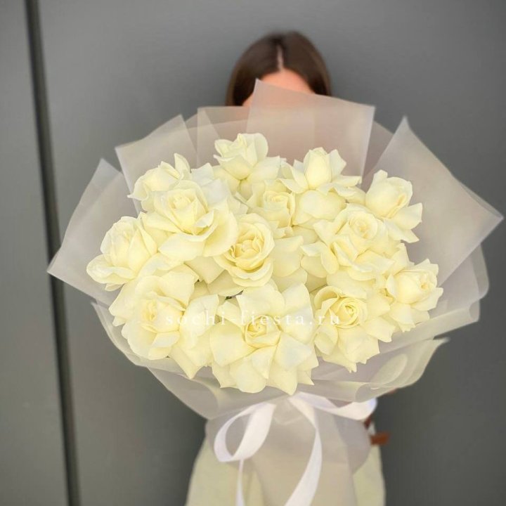 13 белых роз в Рязани