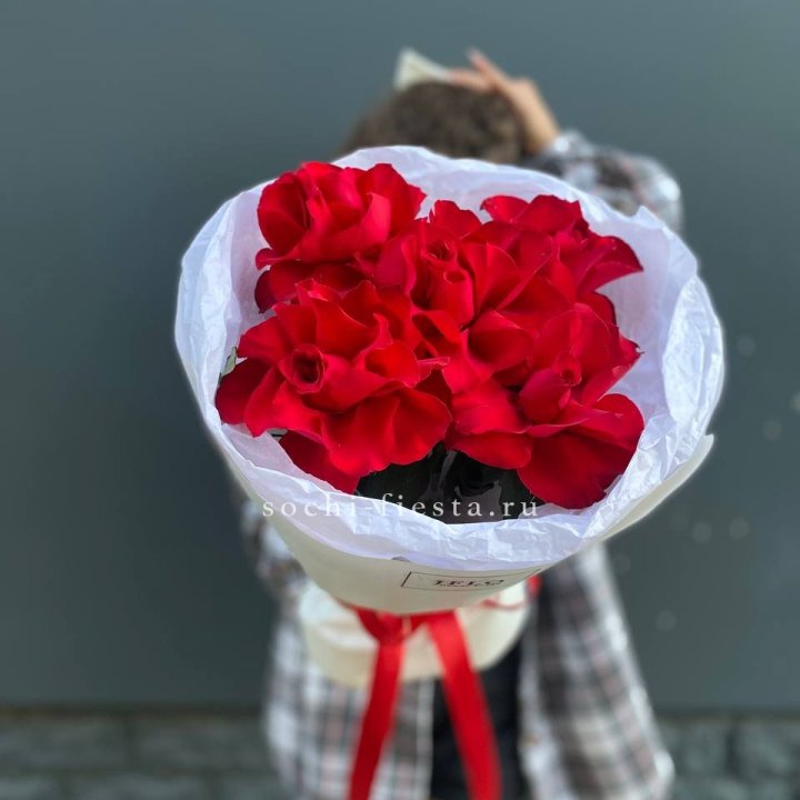 5 французских красных роз в Рязани