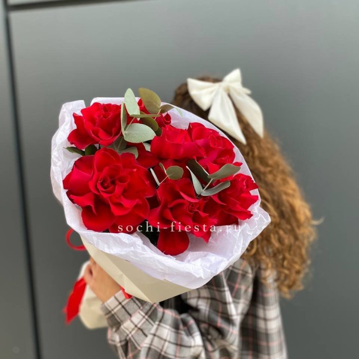 7 красных французских роз в Рязани