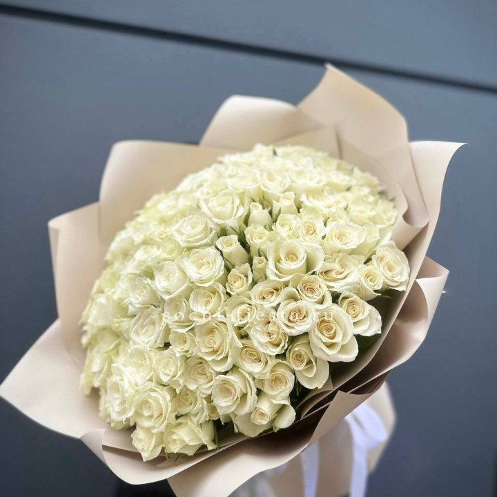 101 белая роза Атена в Рязани