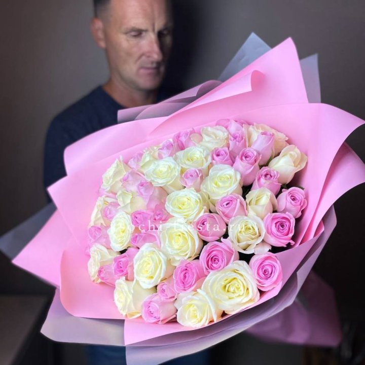 51 белых и розовых роз в Рязани