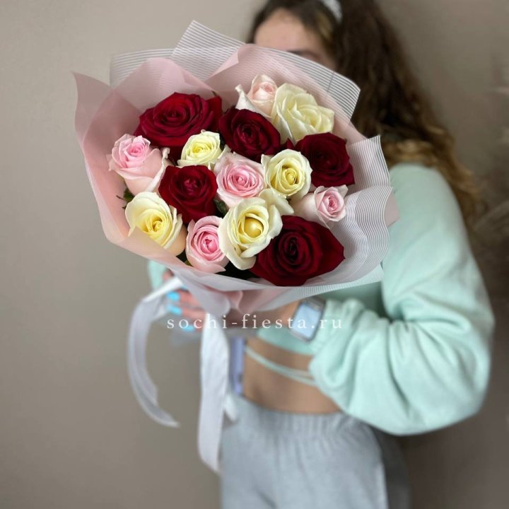 15 роз "Карусель" в Рязани