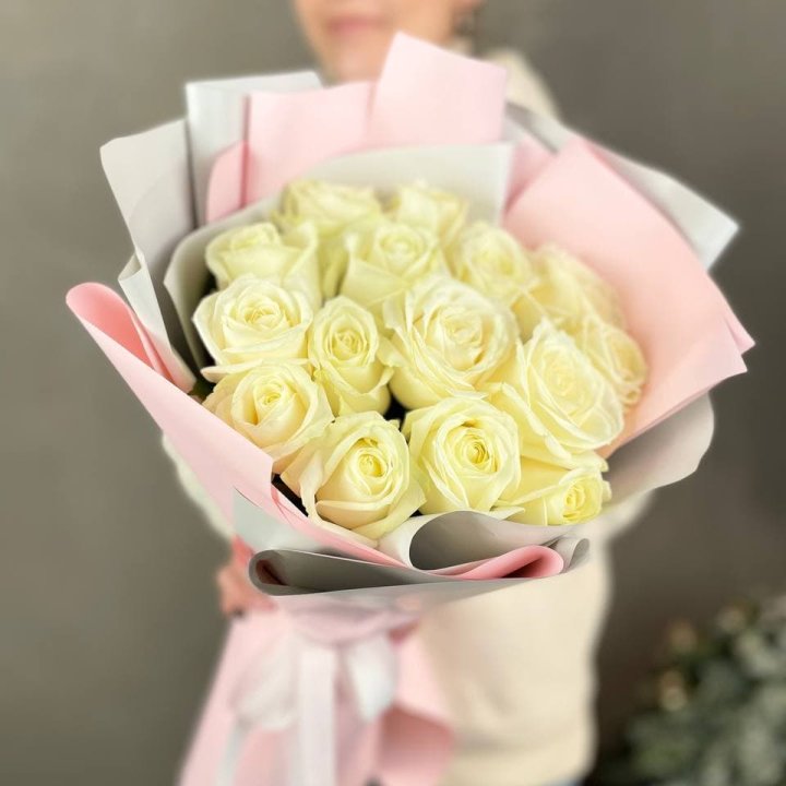 15 белых роз пудра в Рязани