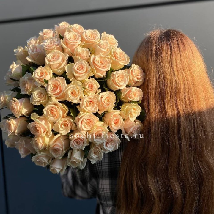 Охапка кремовых роз в Рязани