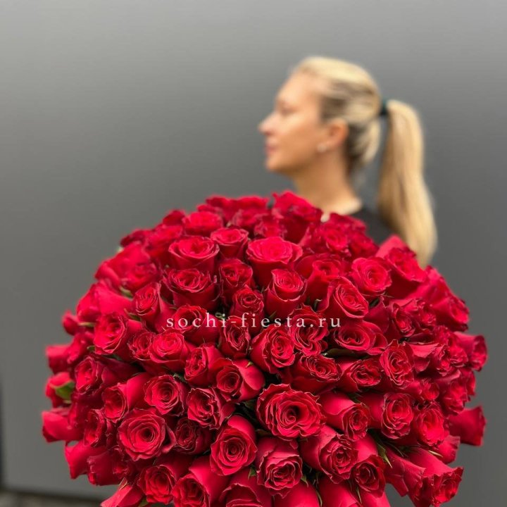Охапка из 101 красной розы в Рязани