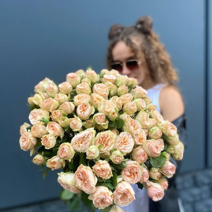 25 пионовидных роз в Рязани