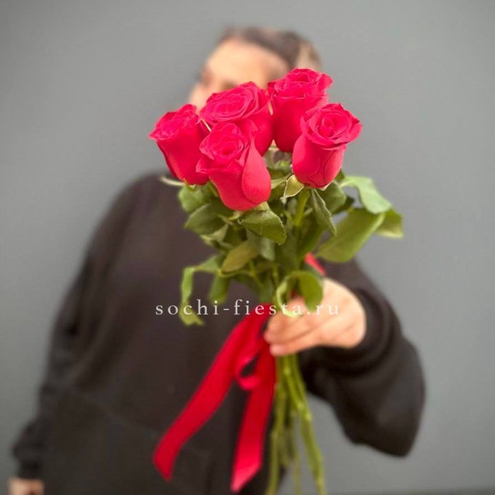 Букет 5 красных роз  в Рязани