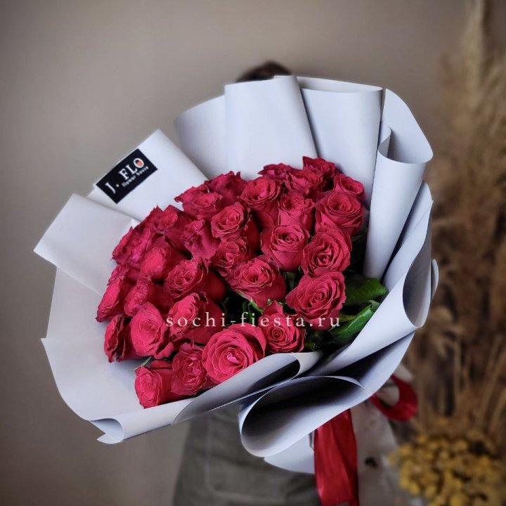 Красные розы 33 шт в Рязани