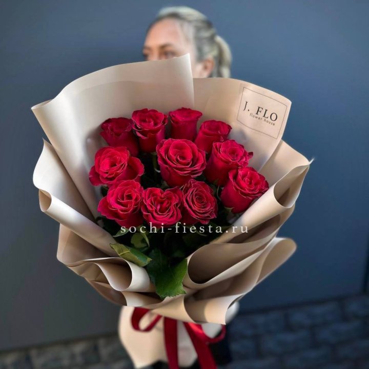 Букет красных роз "Наоми" в Рязани