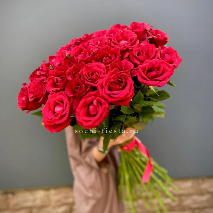 51 высокая красная роза в Рязани