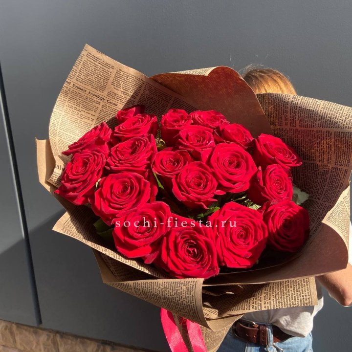 19 красных роз Леди Крафт в Рязани