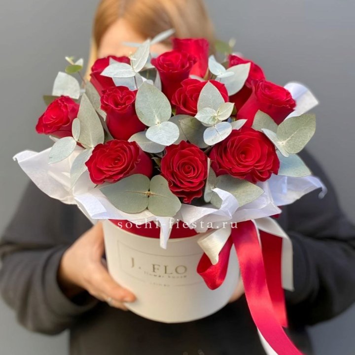 11 роз в шляпной коробке в Рязани