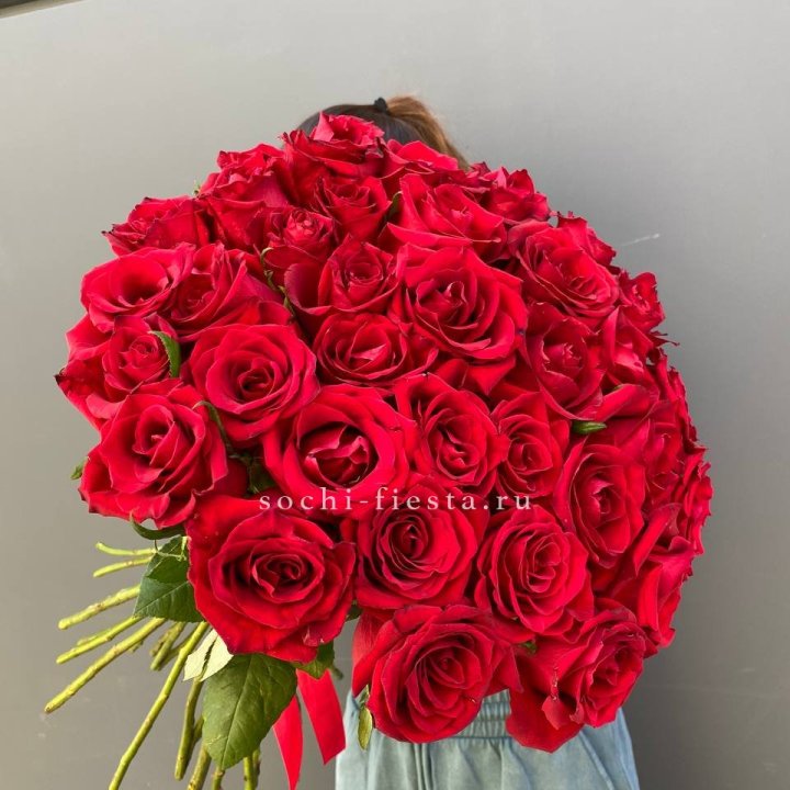 35 красных роз под ленту в Рязани