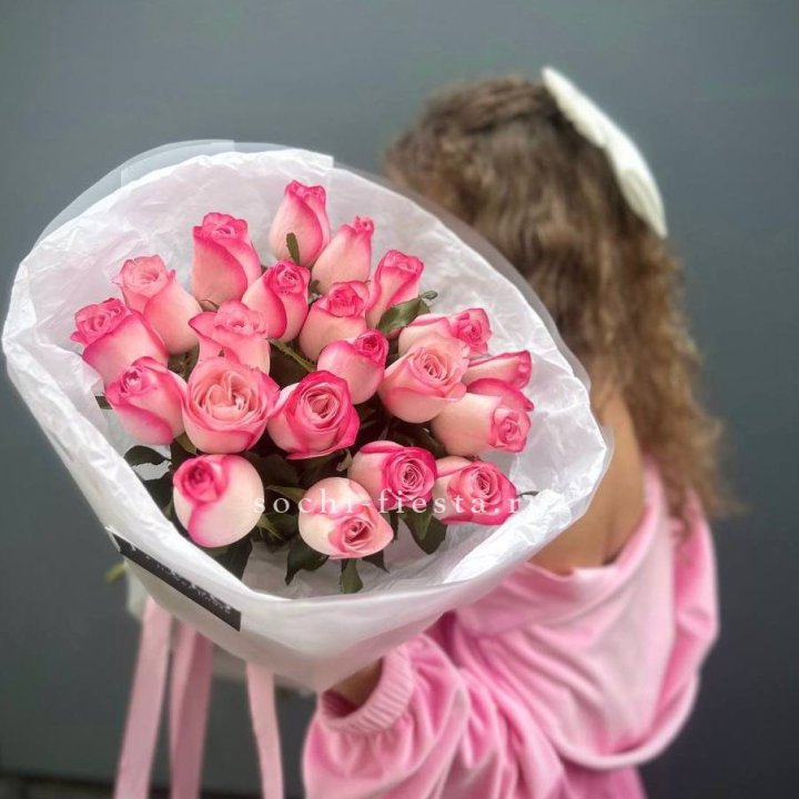 21 розовые розы Венди  в оформлении в Рязани