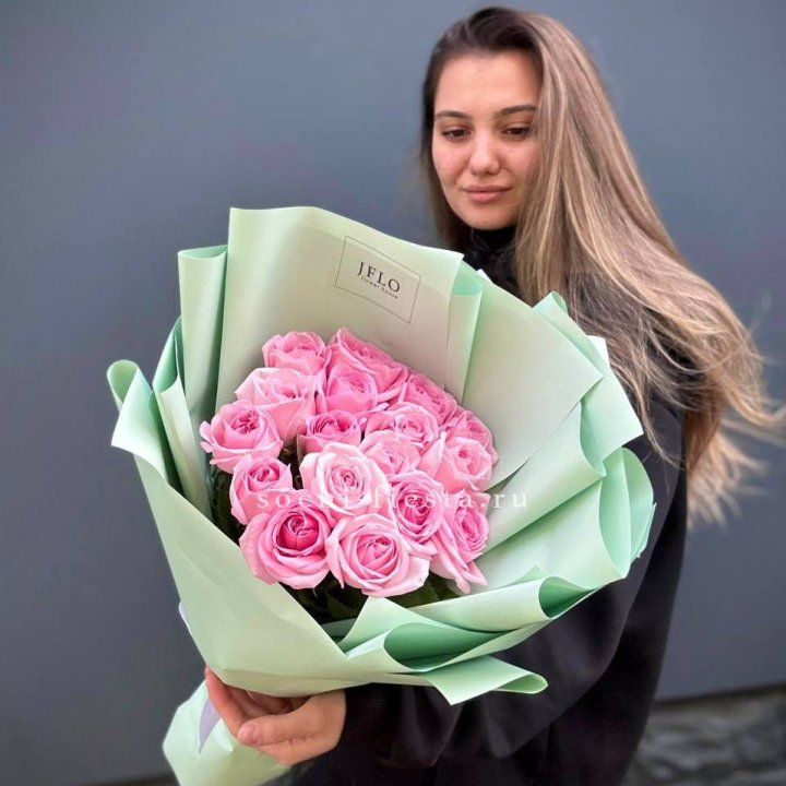 17 розовых роз в Рязани